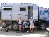 Bettina und Walter Scheinknig mit Hund Marlon